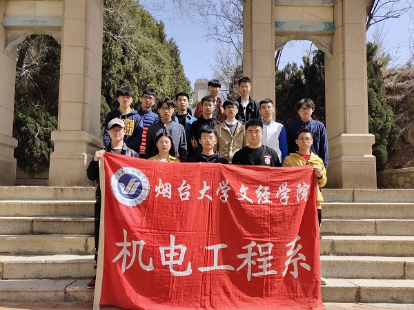 机电工程系组织凤凰山扫墓活动 - 副本.jpg 机电工程系组织凤凰山扫墓活动 - 副本.jpg