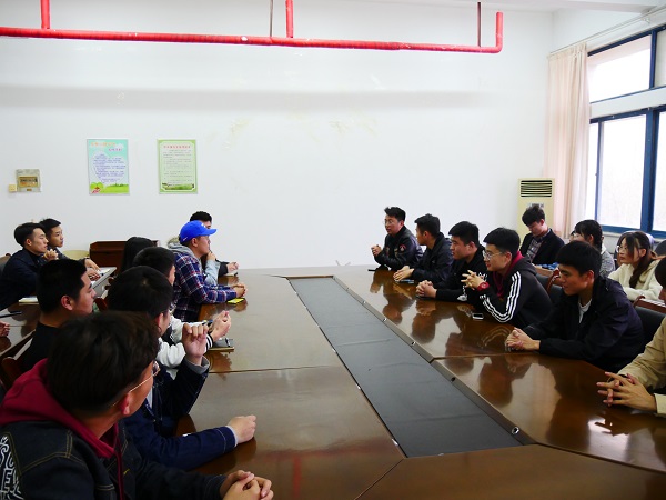 “交流共成长,共进谱新章”——文法系与机电系开展员工干部座谈会(3).JPG “交流共成长,共进谱新章”——文法系与机电系开展员工干部座谈会(3).JPG